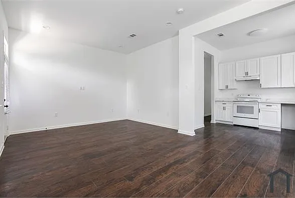3318 Hollygrove St — Photo 4
