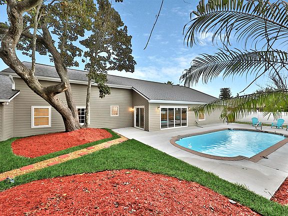 5th image of 102 Mariners Dr