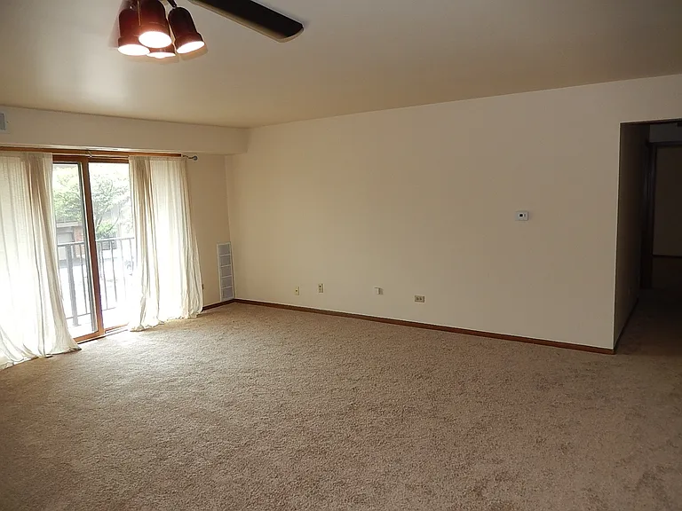 805 Oakton St — Photo 10