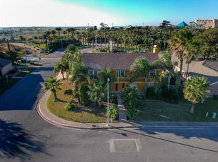 2 Legas Dr, Galveston, TX 77551