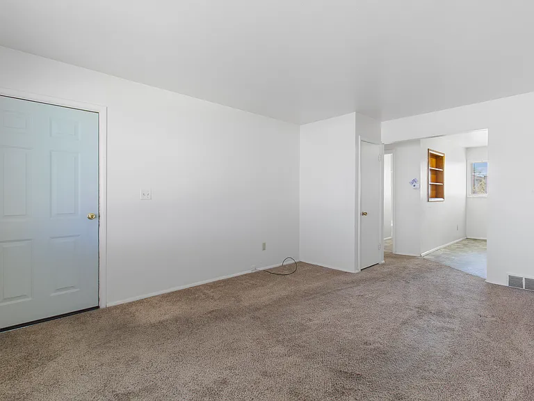 1344 Elmwood Cir — Photo 7