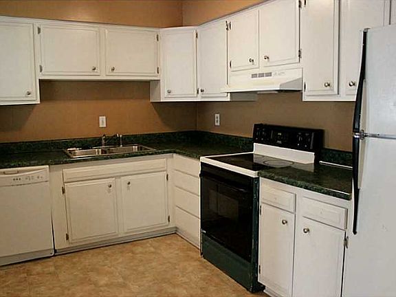 5th image of 3529 Dandelion Cres