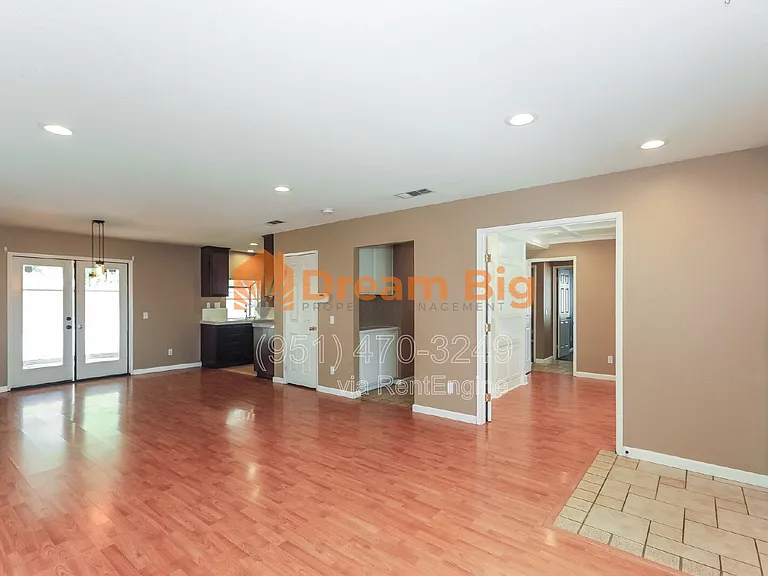 1493 Evergreen Ave — Photo 6