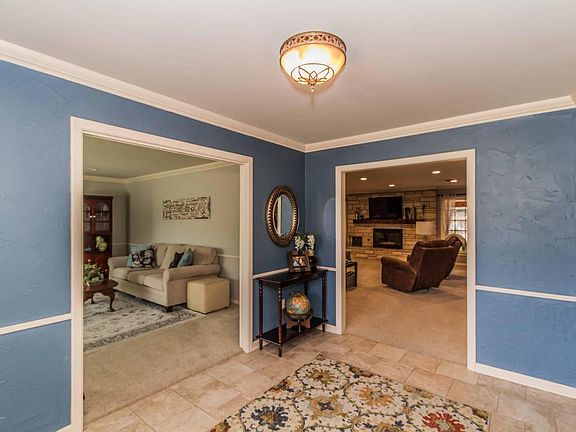 3rd image of 26 Hunsley Hills Blvd