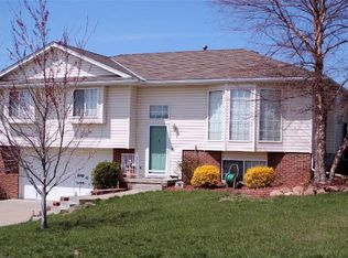 708 Grenoble Dr, Bellevue, NE 68123