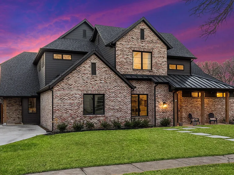 9847 Mixon Dr — Photo 2
