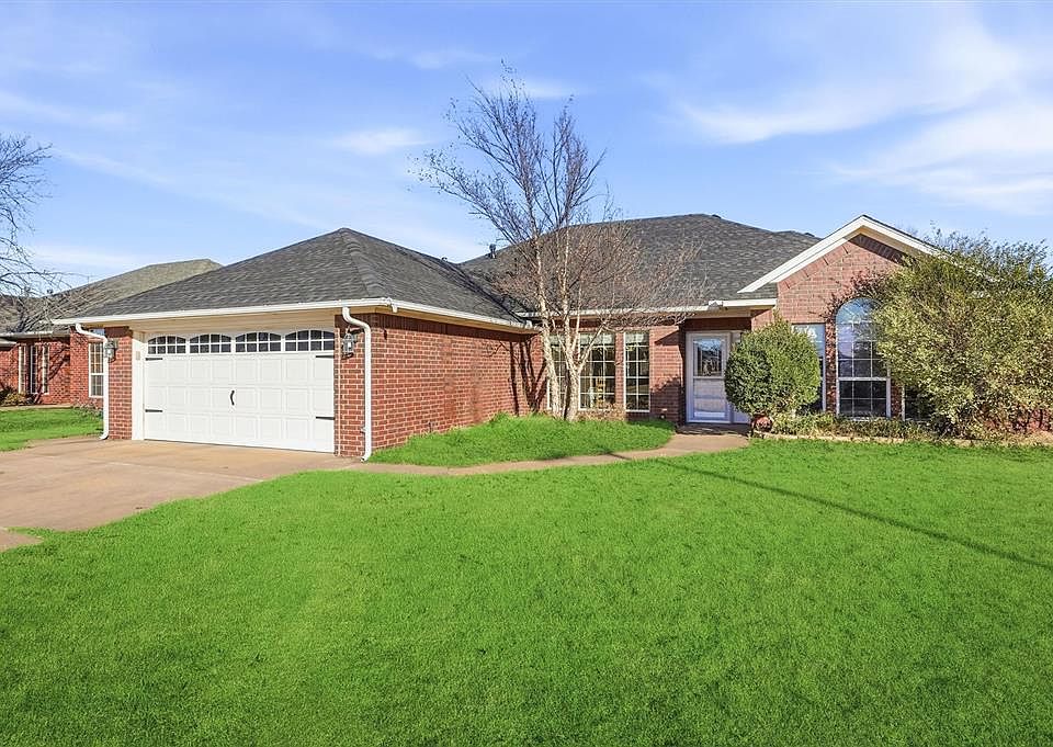 1st image of 3208 Peacock Ln