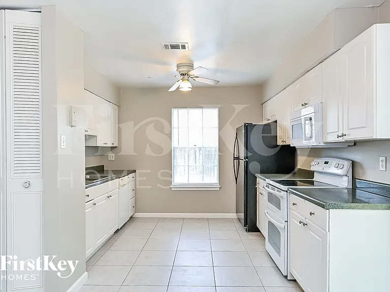 2707 Wood River Dr — Photo 7