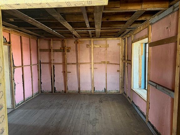 4th image of 611 Mora St