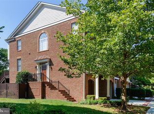 127 Herndon Mill Cir, Herndon, VA 20170