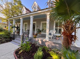 210 Bay Oaks Dr, Bay Saint Louis, MS 39520