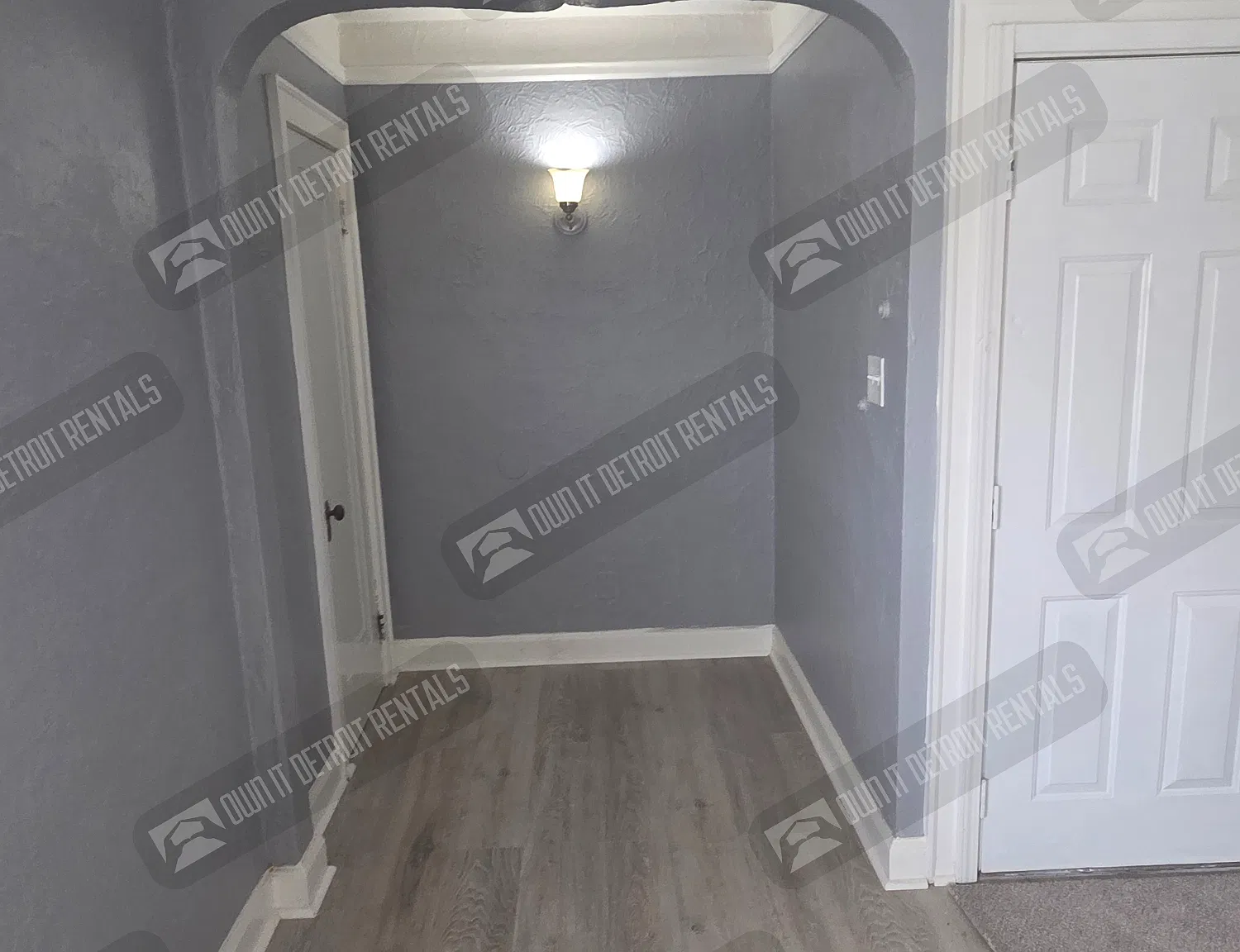 Multi Family 2 Bedroom 1 Bathroom — Photo 4