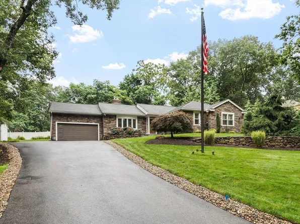 24 Robin Hill Rd, Chelmsford, MA 01824