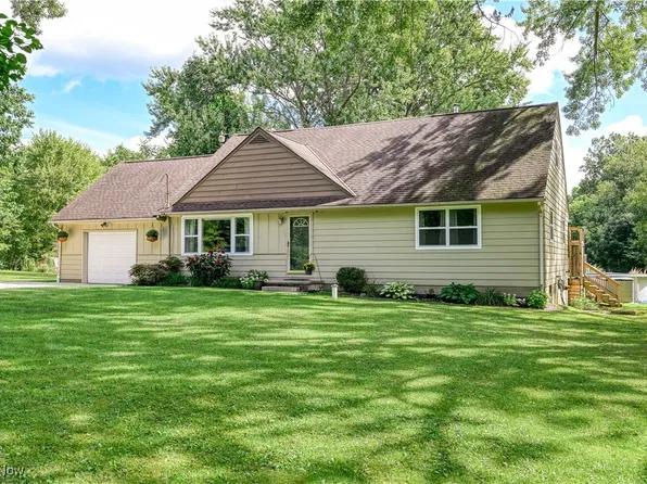 6590 Peck Rd, Ravenna, OH 44266