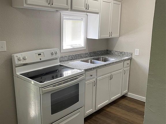 2nd image of 2321 Franklin St APT 3