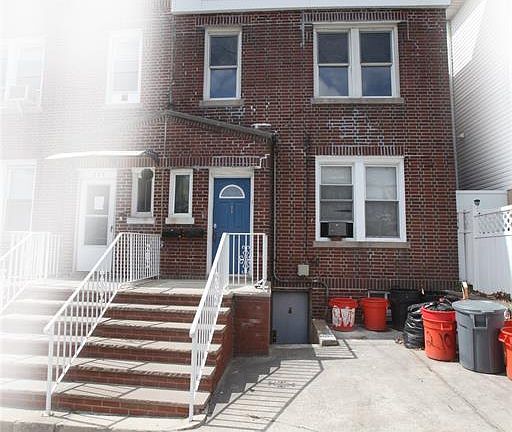 2nd image of 210 Day Ave