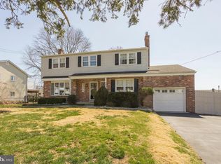 2225 Overlook Dr, Aston, PA 19014