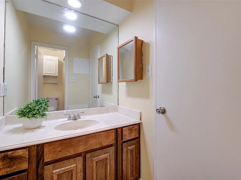 14633 Perthshire Rd — Photo 37