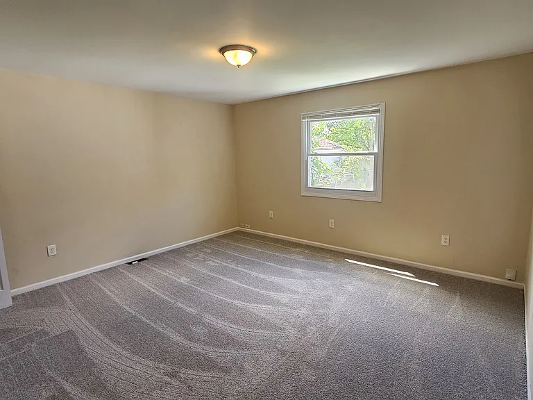 13680 Hobart Ave — Photo 5