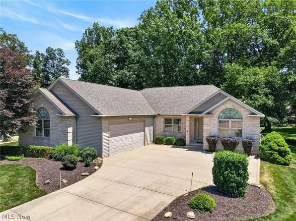 6575 Ruth Dr, Seven Hills, OH 44131