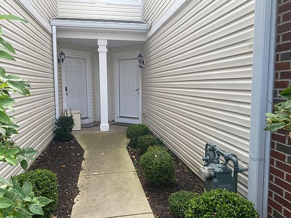 4th image of 292 S Oak Creek Ln