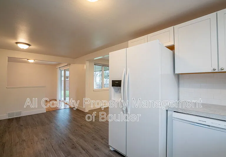 1117 Vivian St — Photo 13