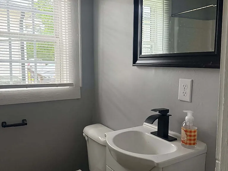 516 E Center St — Photo 3
