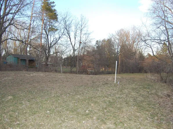 1928 Gluek Lane, Roseville, MN 55113