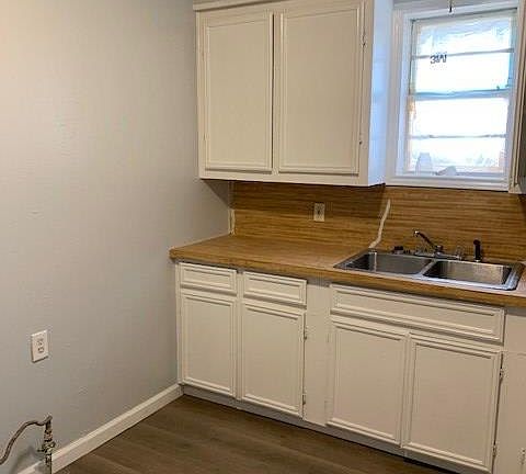 2nd image of 160 E Chapin St