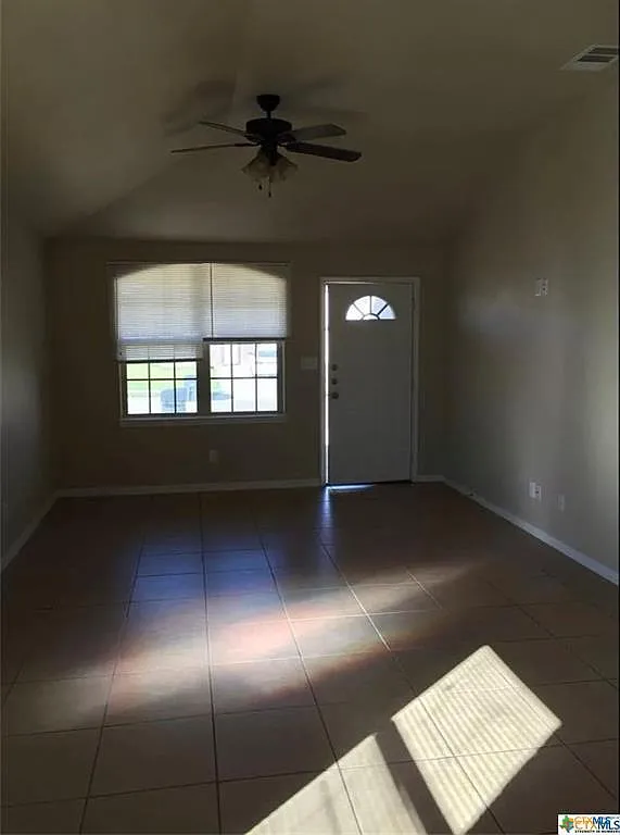 3 bed, 1204 sqft, $1,295 — Photo 2