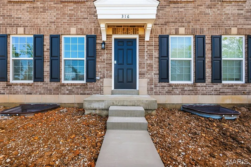 3 bed, 2.5 bath, 1421 sqft, $2,200 — Photo 4