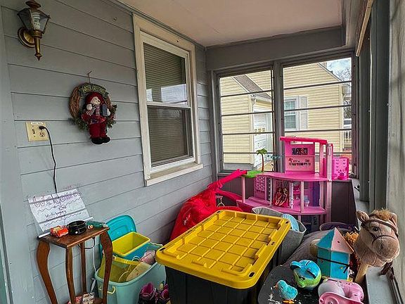 3rd image of 342 W Indiana Ave