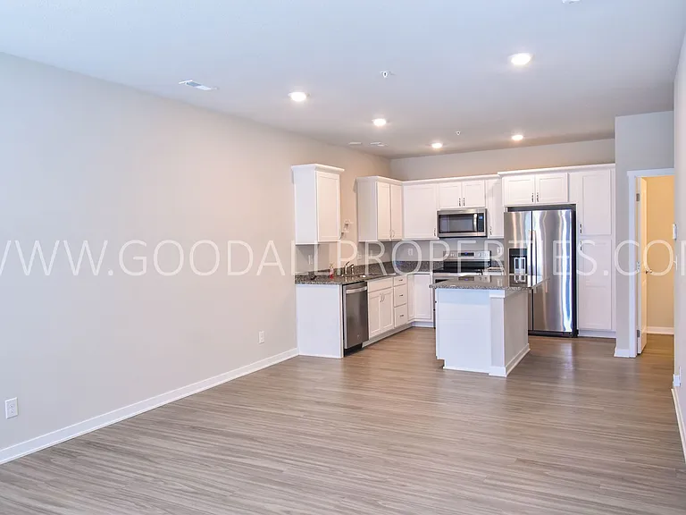 853 NE Iris Ave — Photo 3