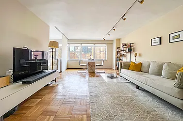 Rented by Coldwell Banker Warburg