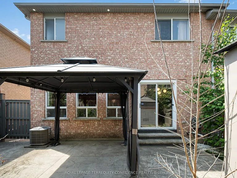 131 Laurelhurst Cres — Photo 32