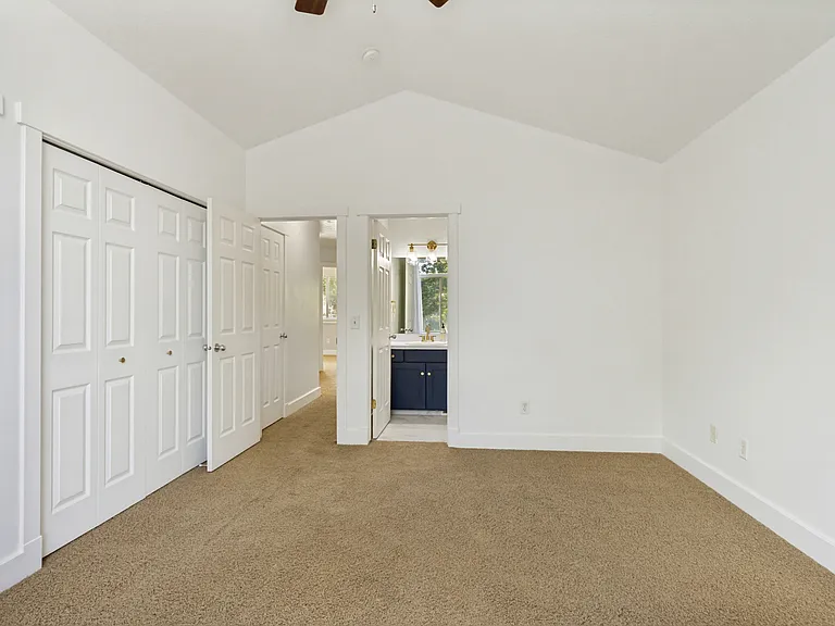 1137 E Holmes Creek Ln — Photo 12