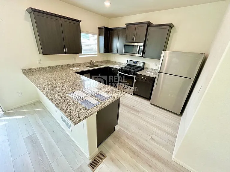 7104 Vermillion St — Photo 6