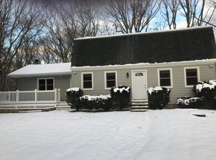 6 Country Side Ln, Scituate, RI 02857