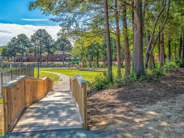 Crystal Lakes Apartments