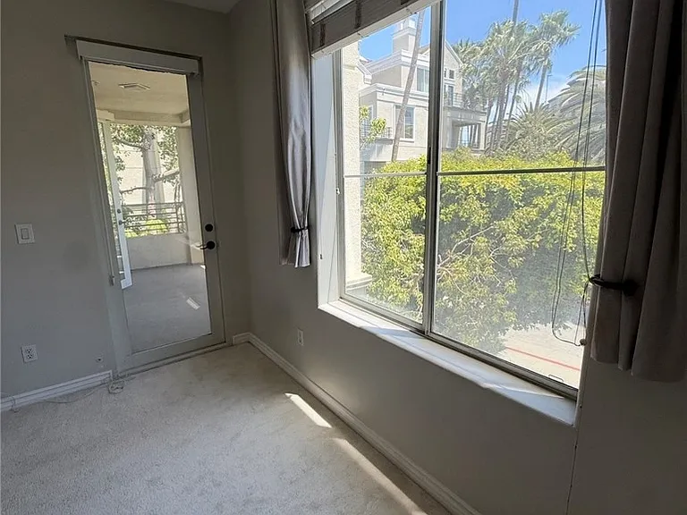 2243 Martin #217 — Photo 15
