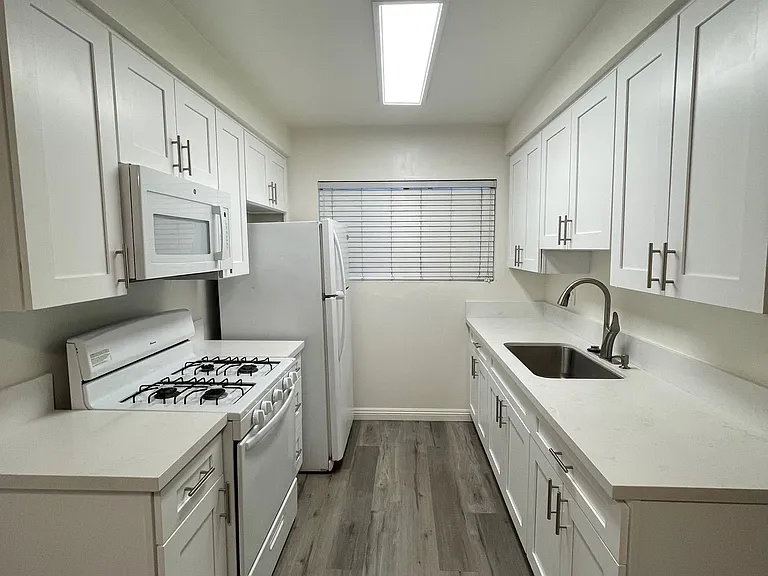 943 N Louise St #3 — Photo 4