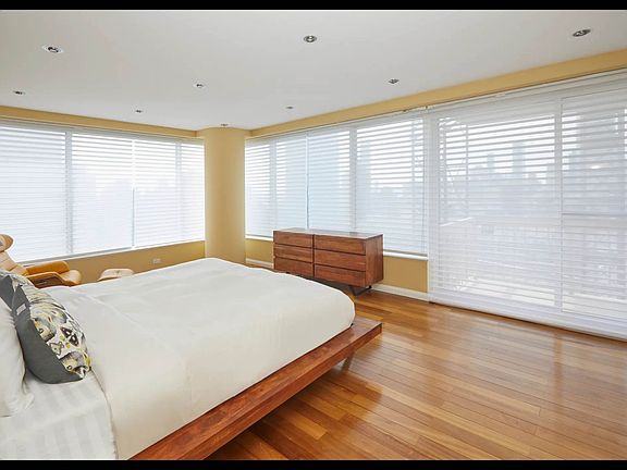 5th image of 200 E 69th St APT 30C
