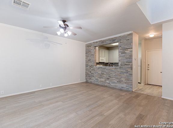 4th image of 2521 Grayson Cir