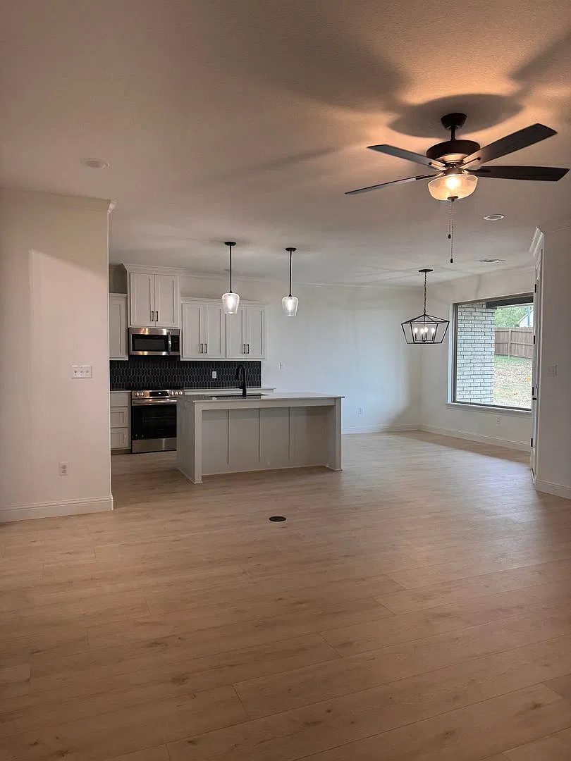 Home for Rent in Desirable Chaffee Crossing — Photo 2