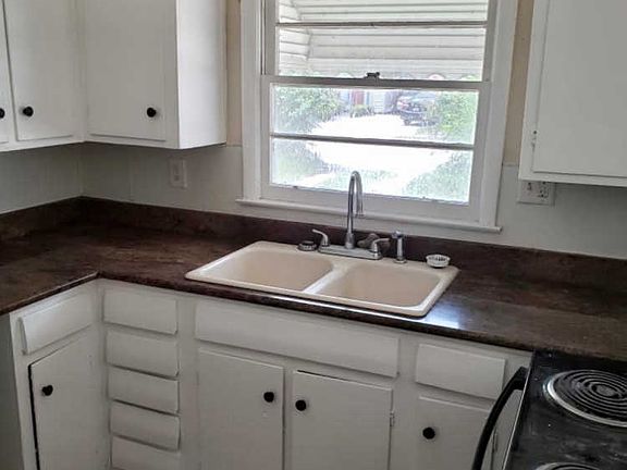 2nd image of 813 Bethune Dr