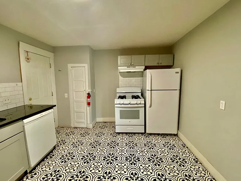 301 17th Ave Ne — Photo 3