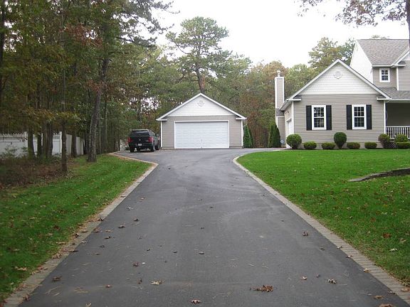 3rd image of 6 Rockhill Cir