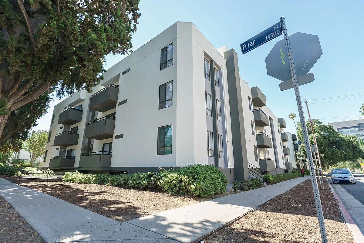Building Photo - 6310 Sylmar Ave
