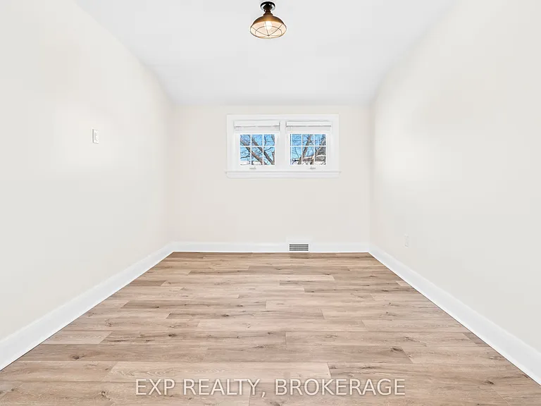493 College St — Photo 20
