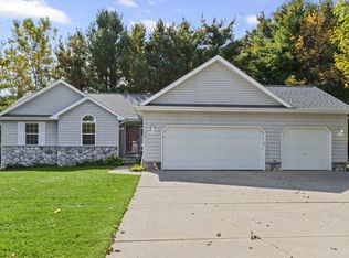 6460 Whisper Ridge Ct, Burton, MI 48509